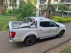 Nissan Navara 2021 White