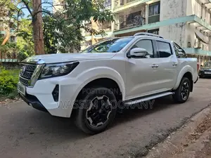Nissan Navara 2021 White