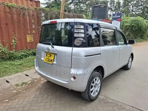 Toyota Sienta 2010 Silver