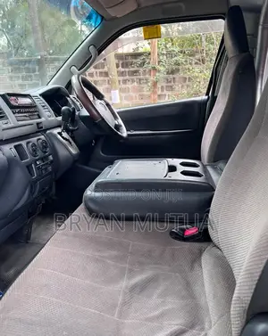 Toyota HiAce 2014 Silver
