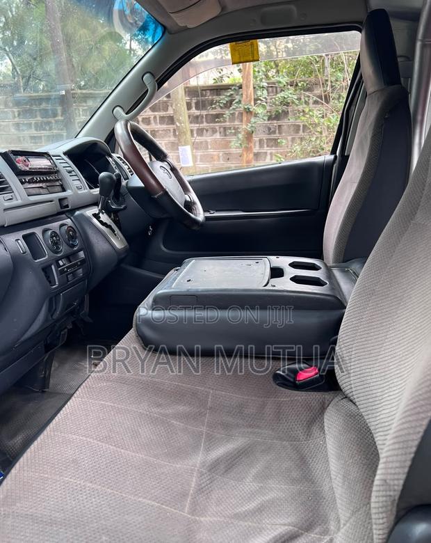 Toyota HiAce 2014 Silver - thumbnail 4