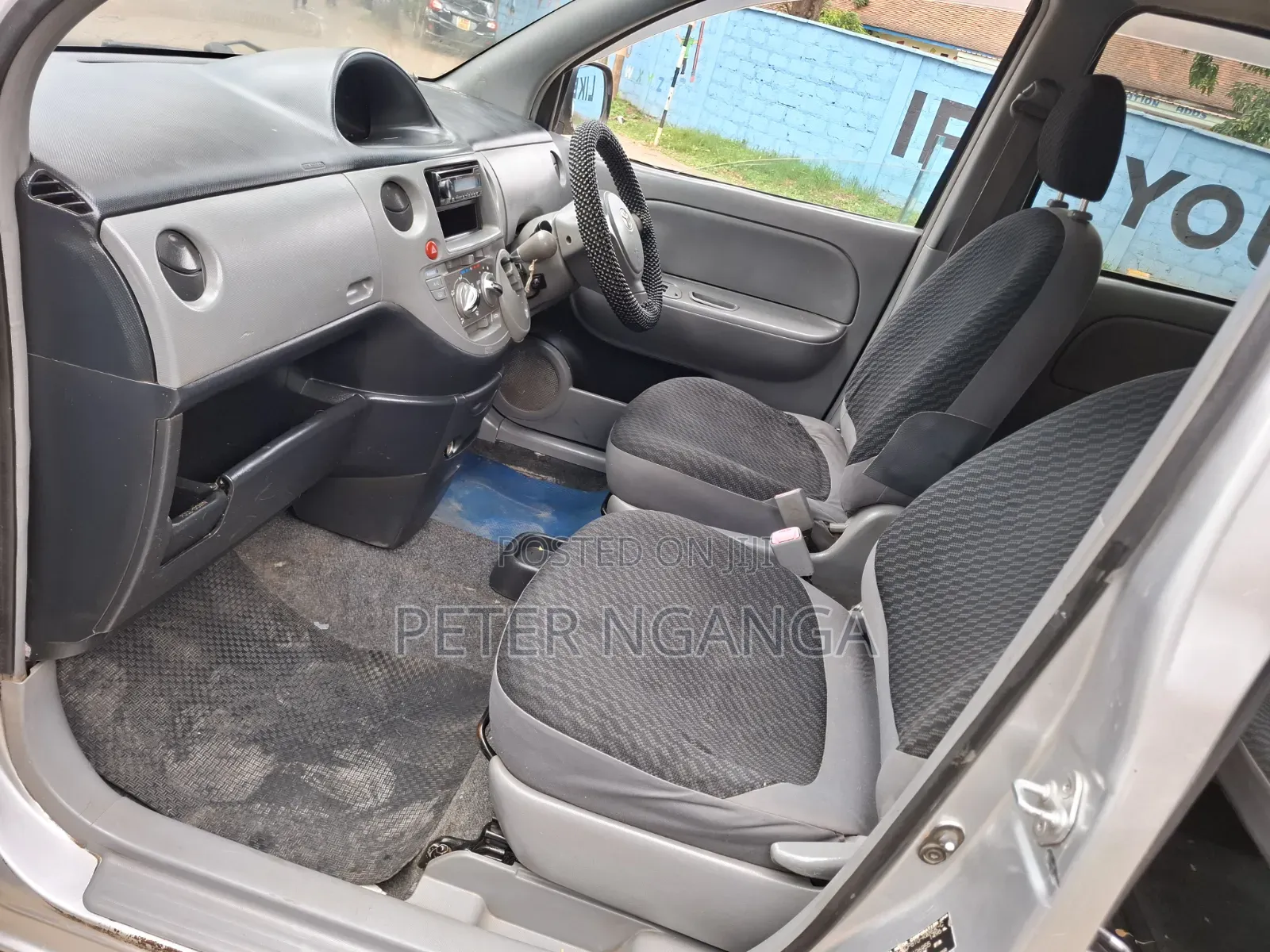 Toyota Sienta 2010 Silver