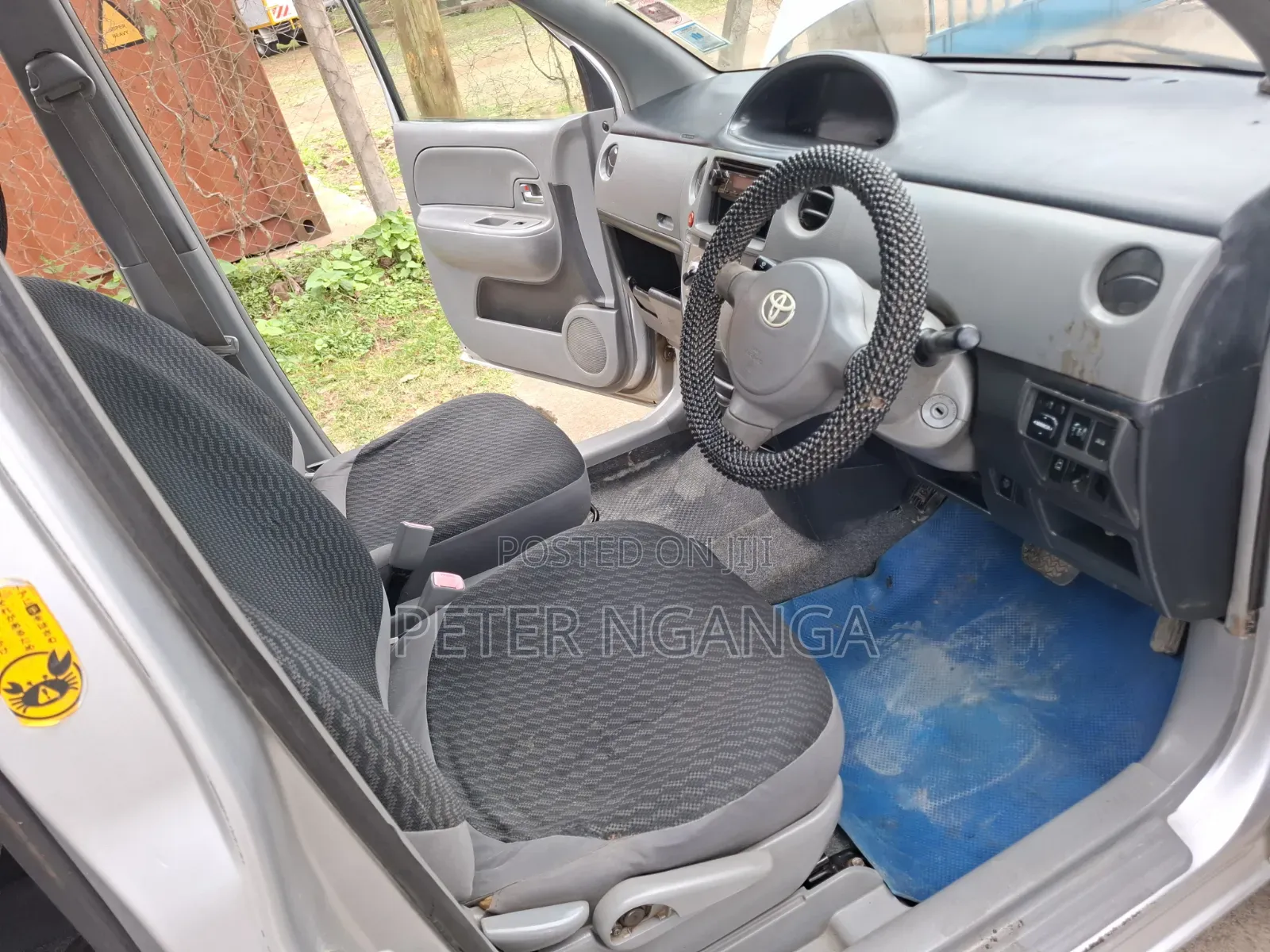 Toyota Sienta 2010 Silver