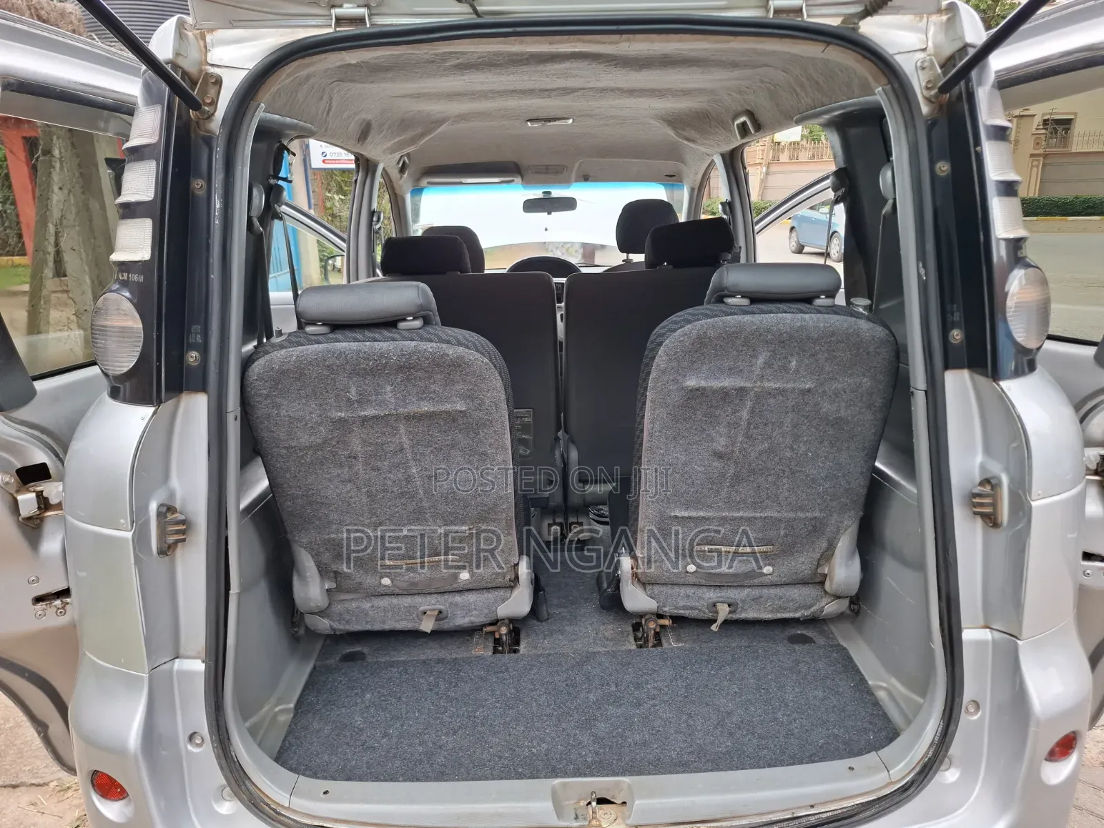 Toyota Sienta 2010 Silver