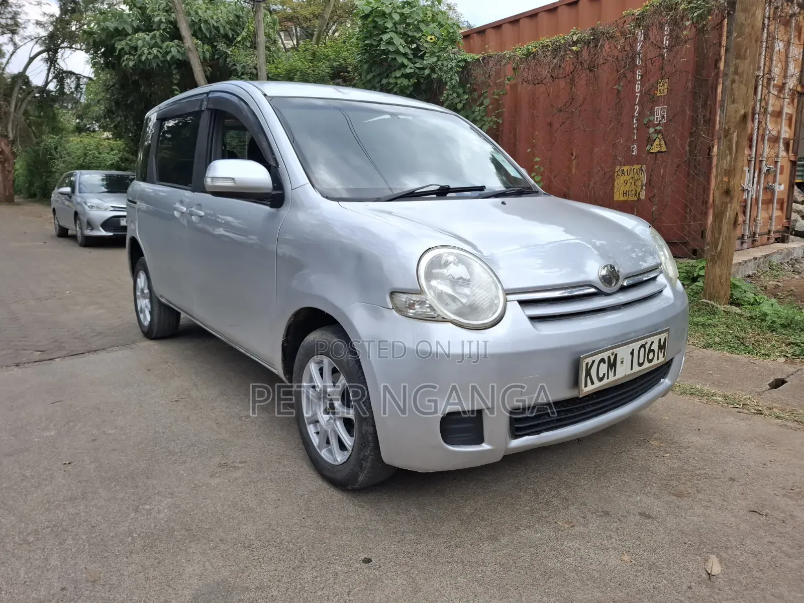 Toyota Sienta 2010 Silver