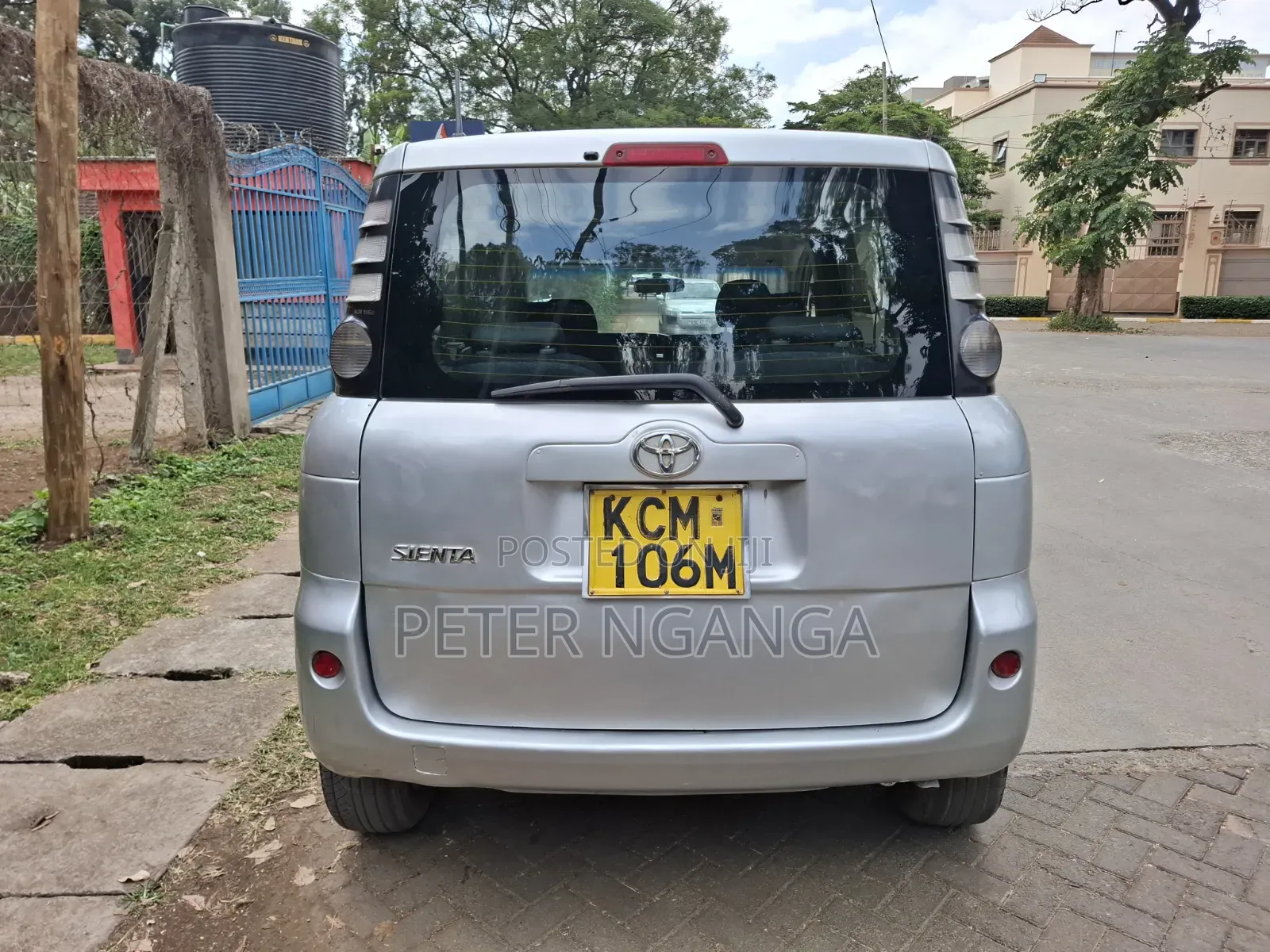 Toyota Sienta 2010 Silver