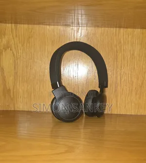 JBL Live 670nc Noise-Cancelling on-Ear Wireless Headphone