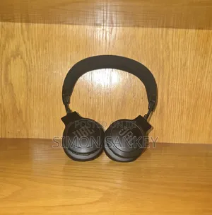 JBL Live 670nc Noise-Cancelling on-Ear Wireless Headphone