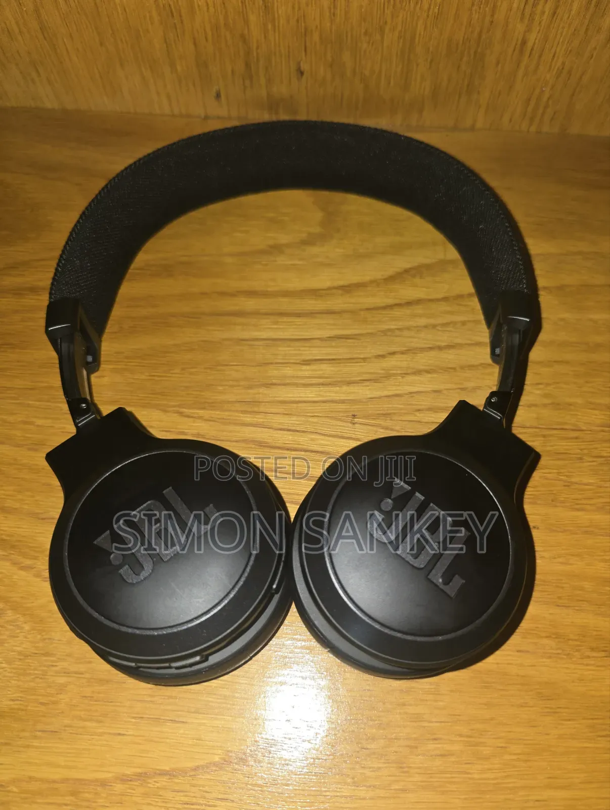 JBL Live 670nc Noise-Cancelling on-Ear Wireless Headphone