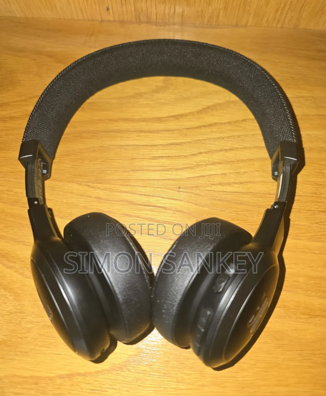 JBL Live 670nc Noise-Cancelling on-Ear Wireless Headphone