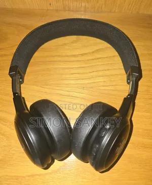 JBL Live 670nc Noise-Cancelling on-Ear Wireless Headphone