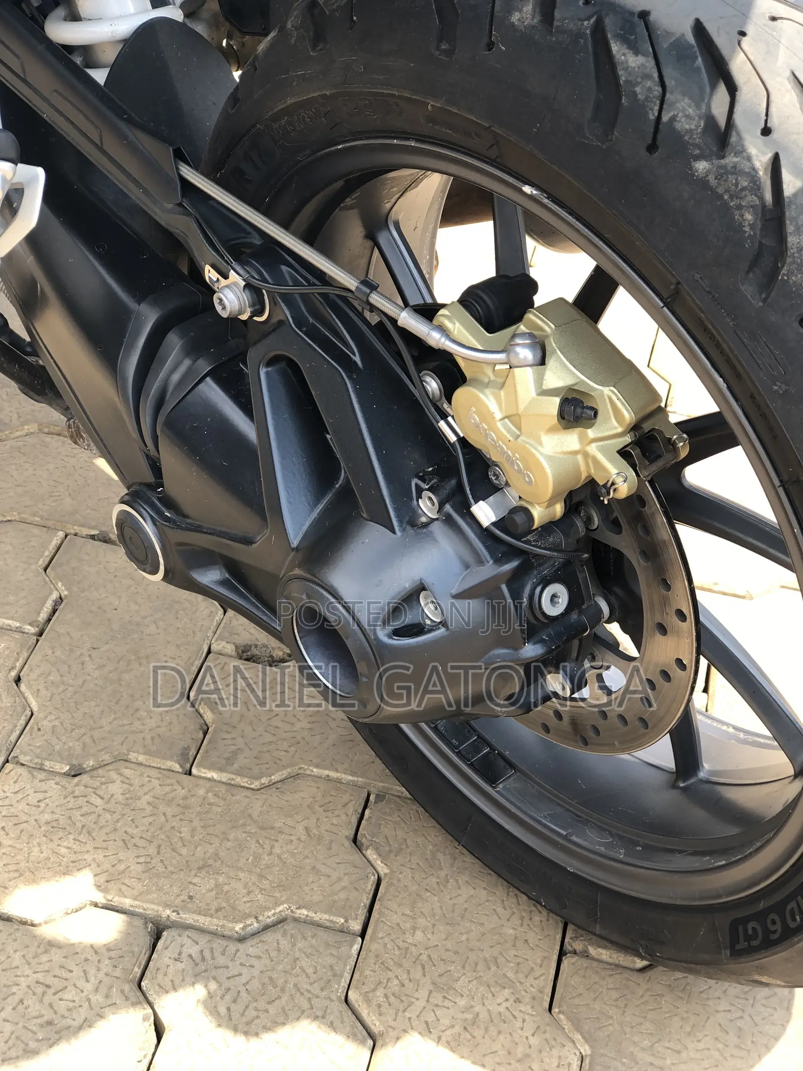 BMW 2019 Yellow