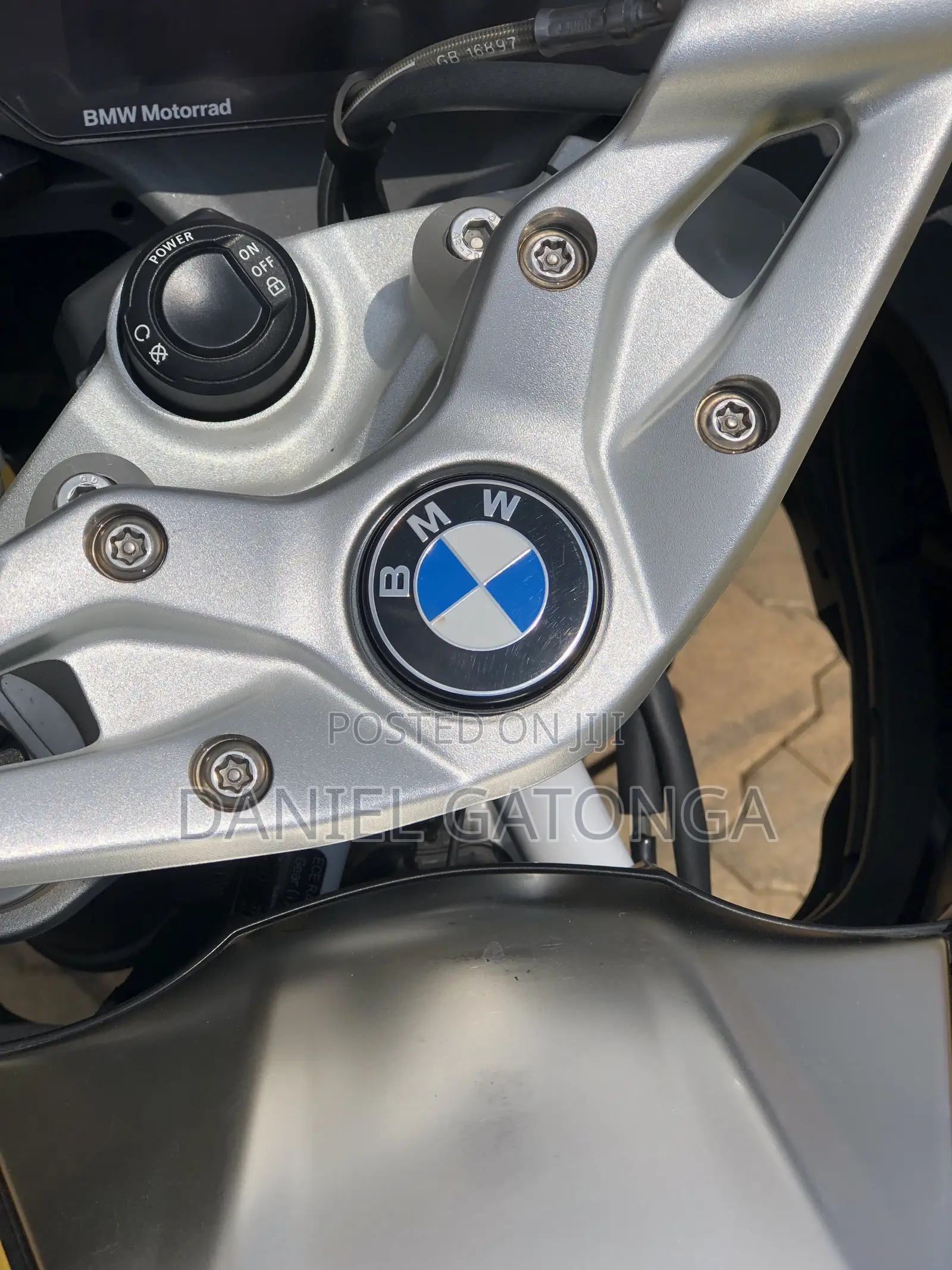BMW 2019 Yellow