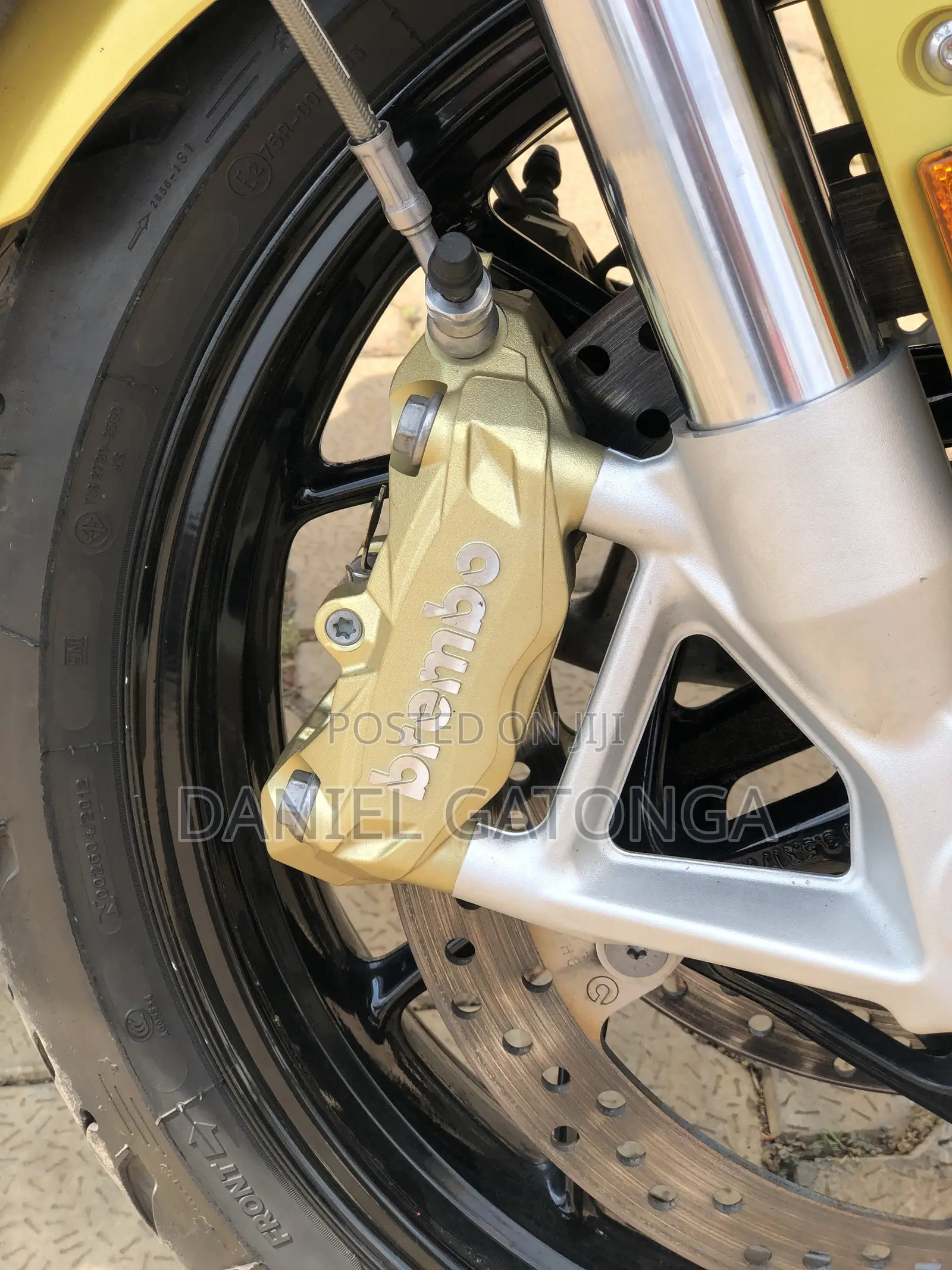 BMW 2019 Yellow