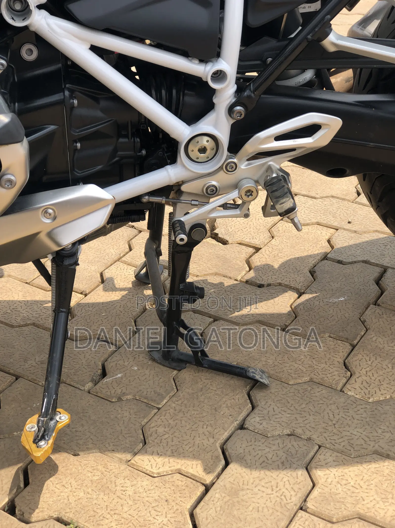 BMW 2019 Yellow