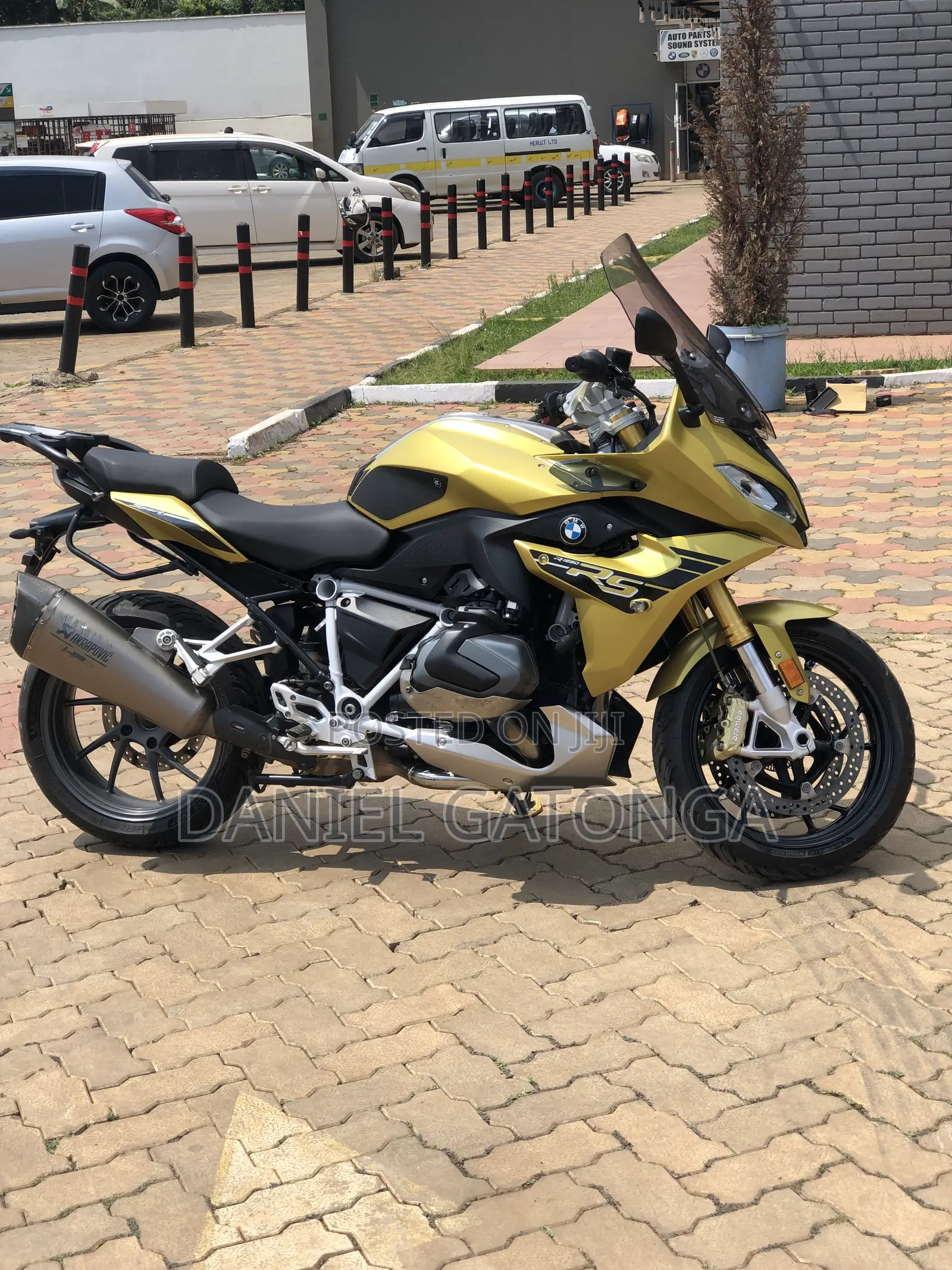 BMW 2019 Yellow
