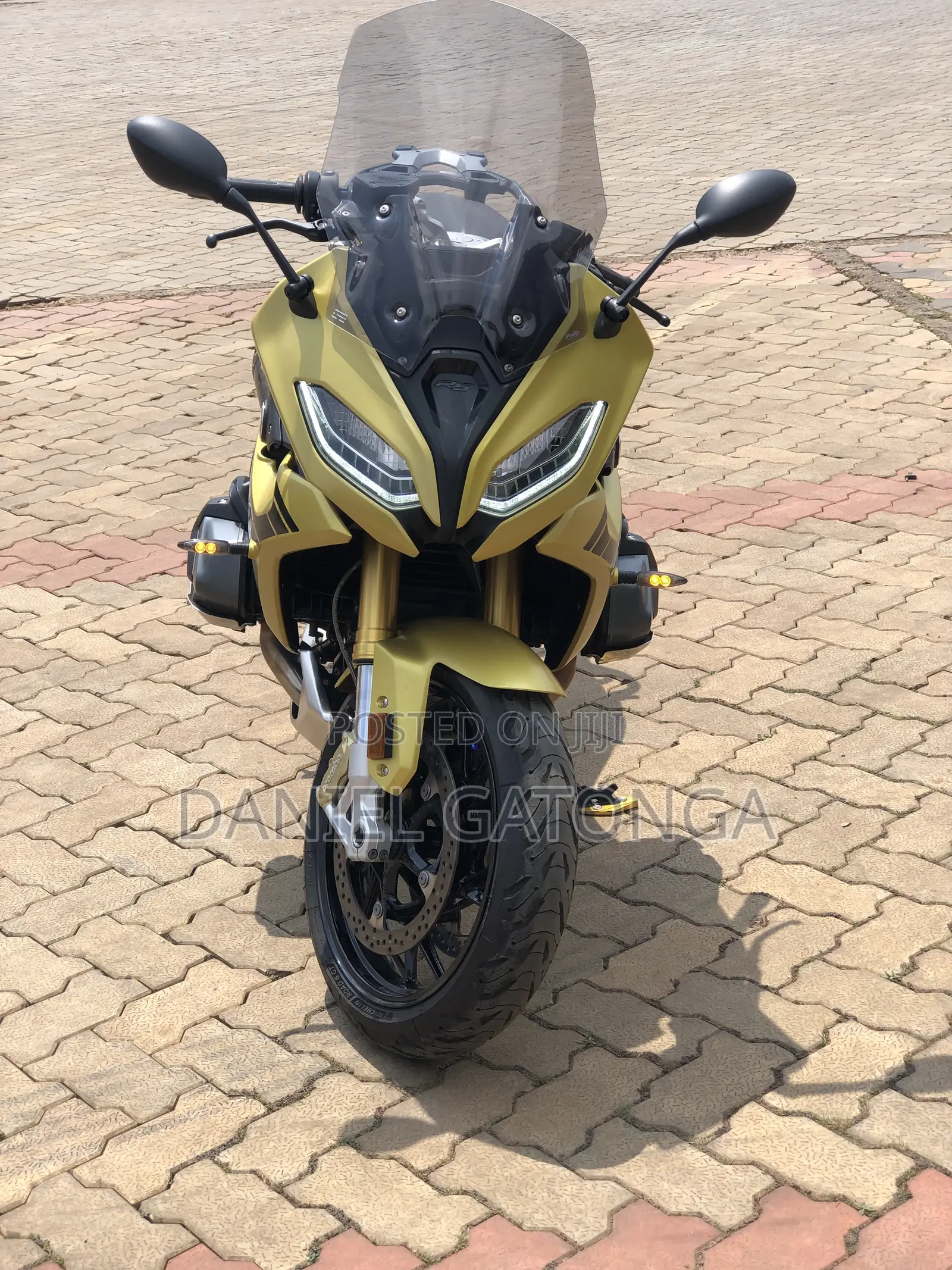 BMW 2019 Yellow