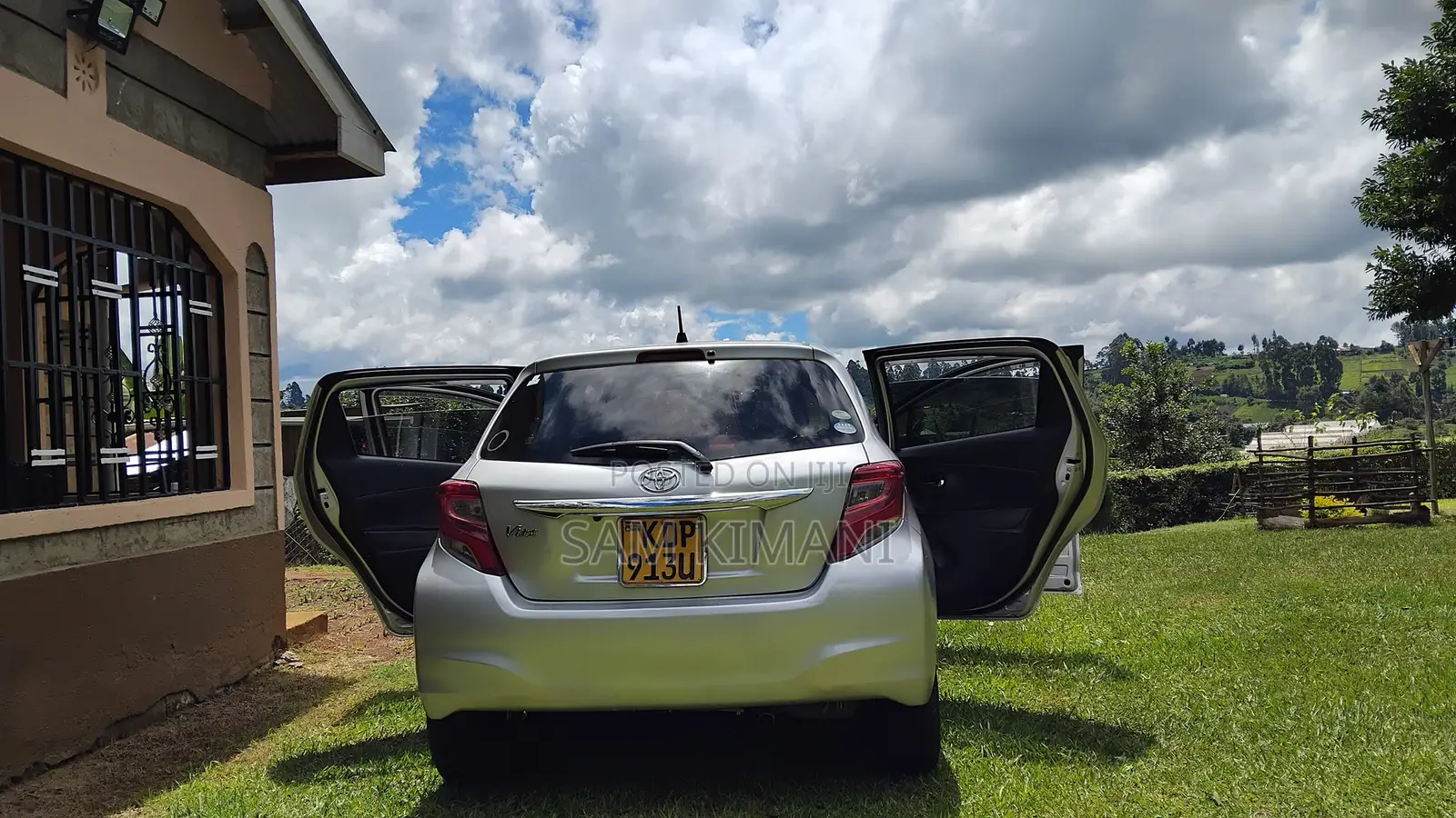 Toyota Vitz 2016 Silver