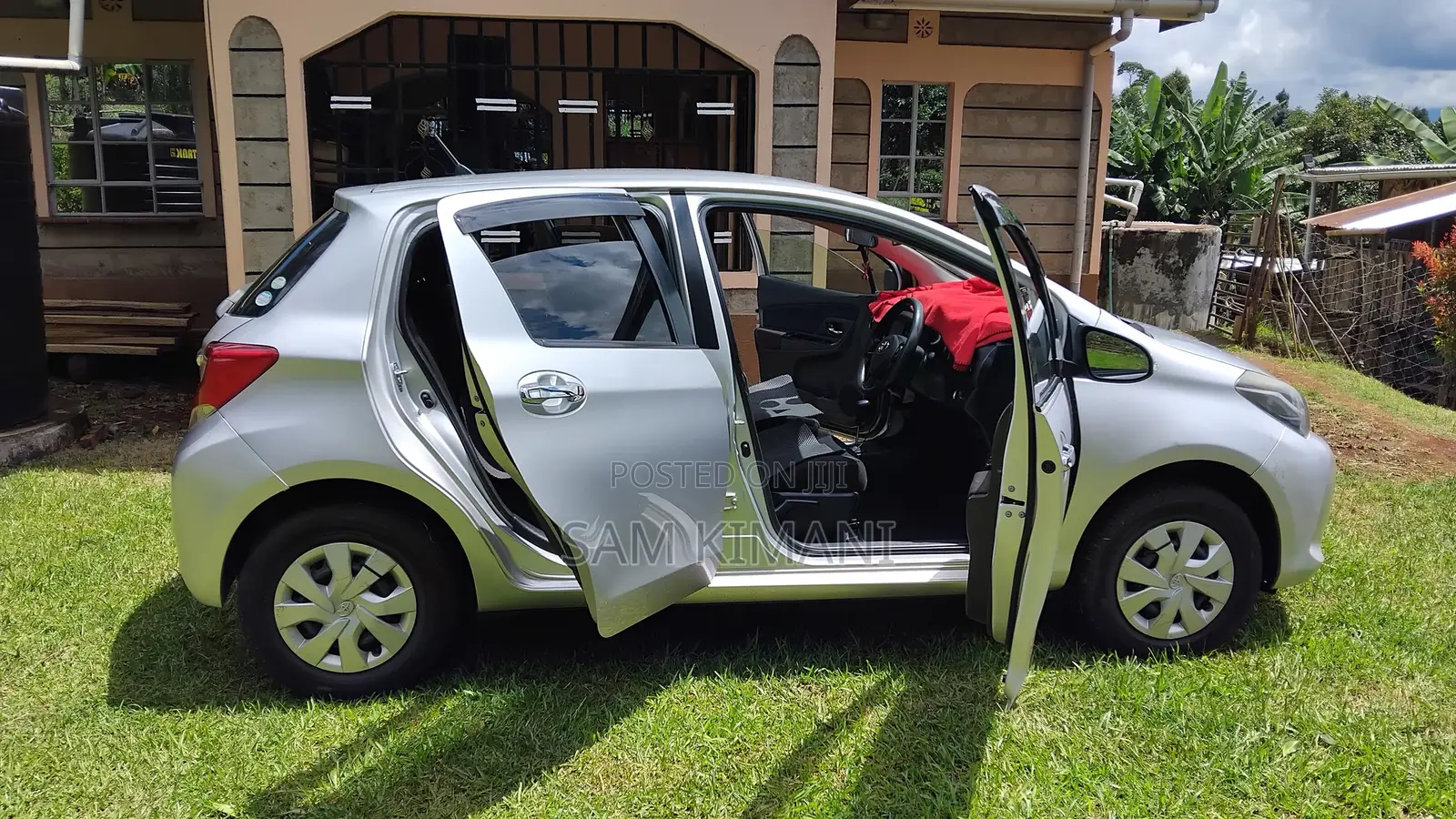 Toyota Vitz 2016 Silver