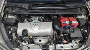 Toyota Vitz 2016 Silver