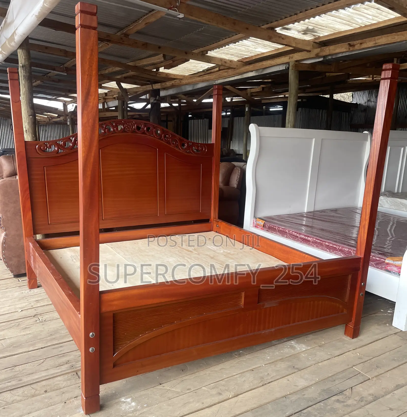 Mahogany Detailed Pattern Beds