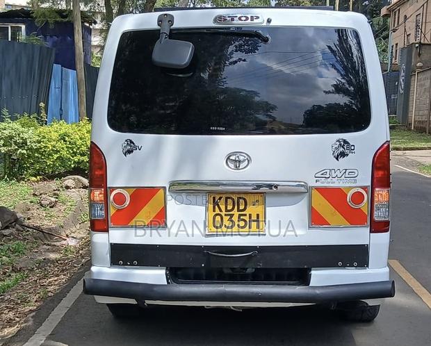 Toyota HiAce 2014 White - thumbnail 3