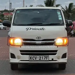 Toyota HiAce 2013 White