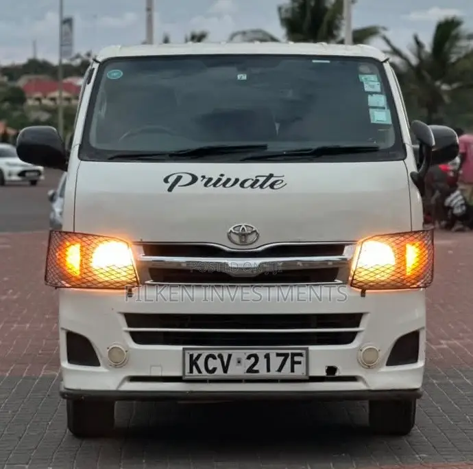 Toyota HiAce 2013 White