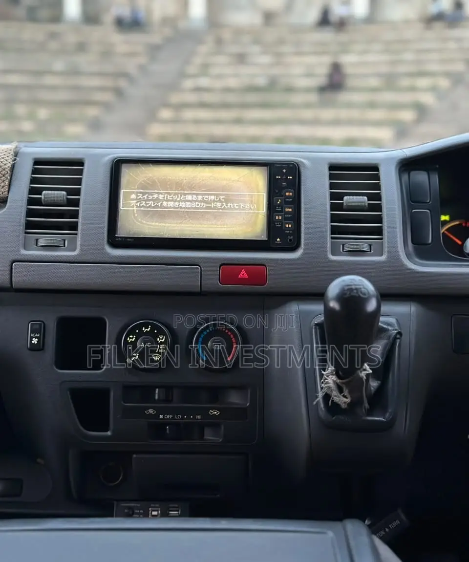 Toyota HiAce 2013 White