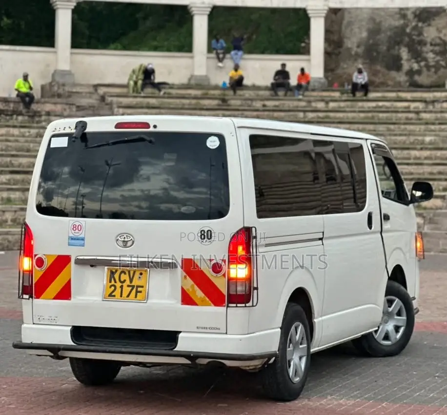 Toyota HiAce 2013 White