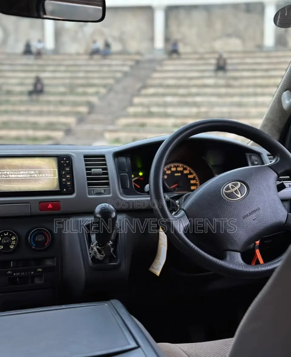 Toyota HiAce 2013 White