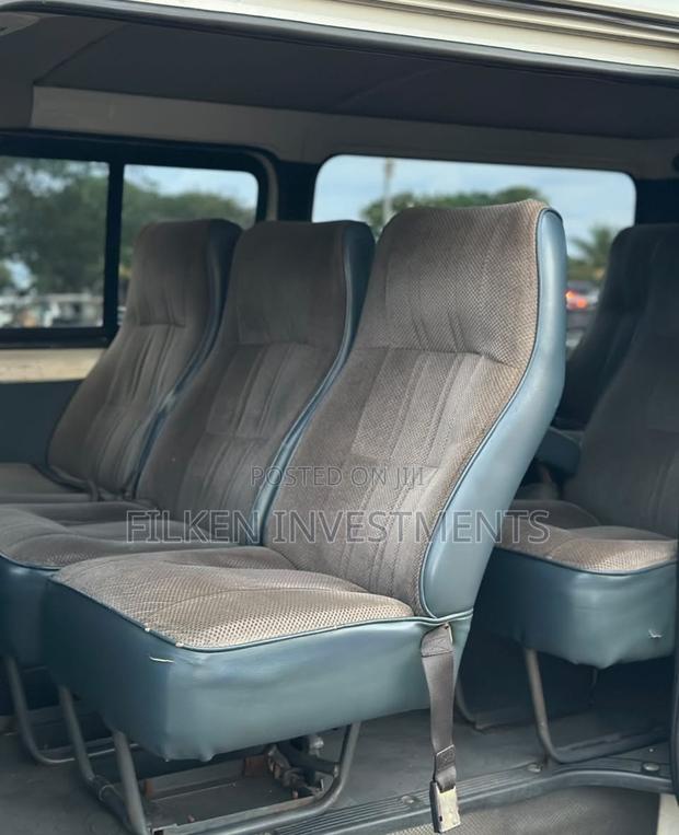 Toyota HiAce 2013 White - thumbnail 9