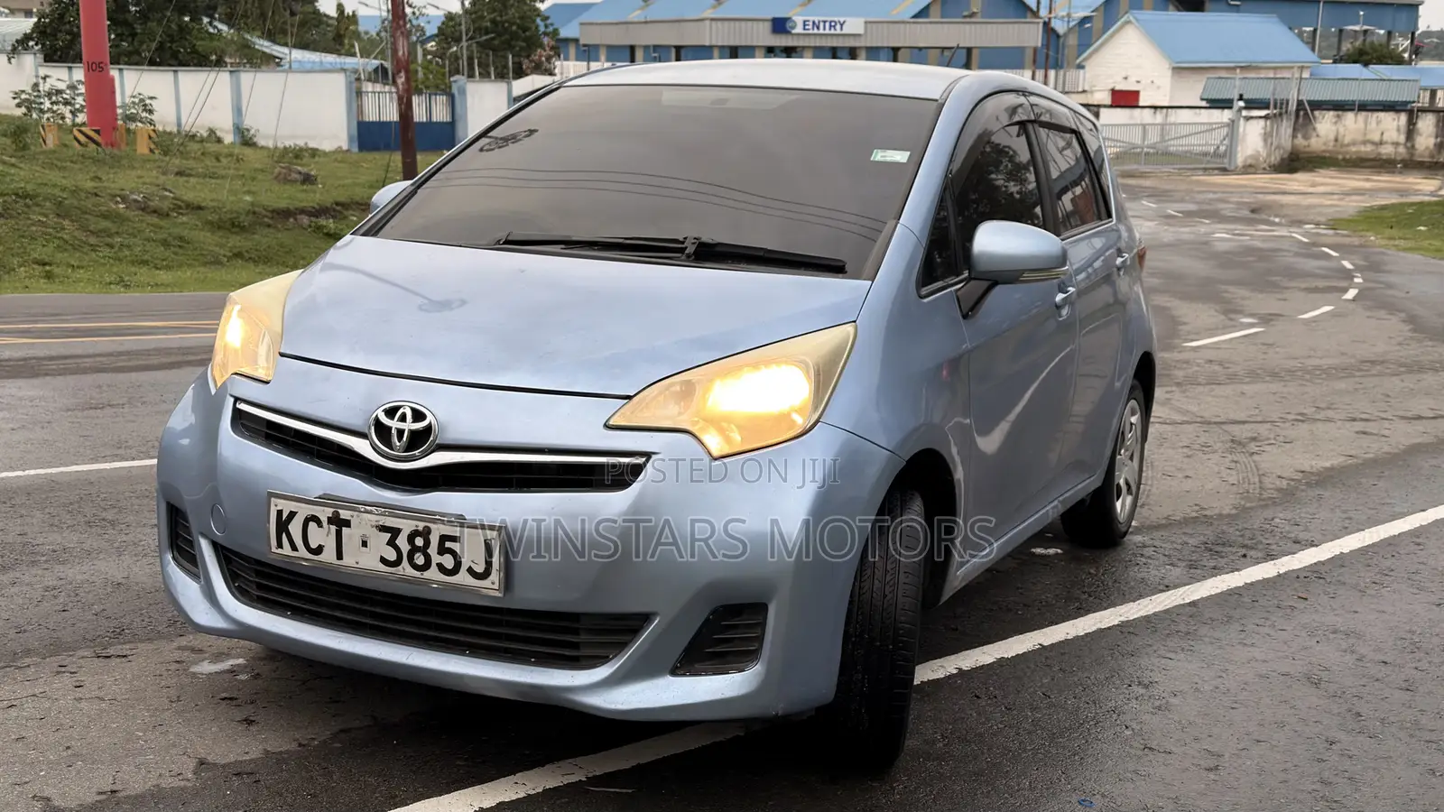 Toyota Ractis 1.3 FWD 2011 Blue