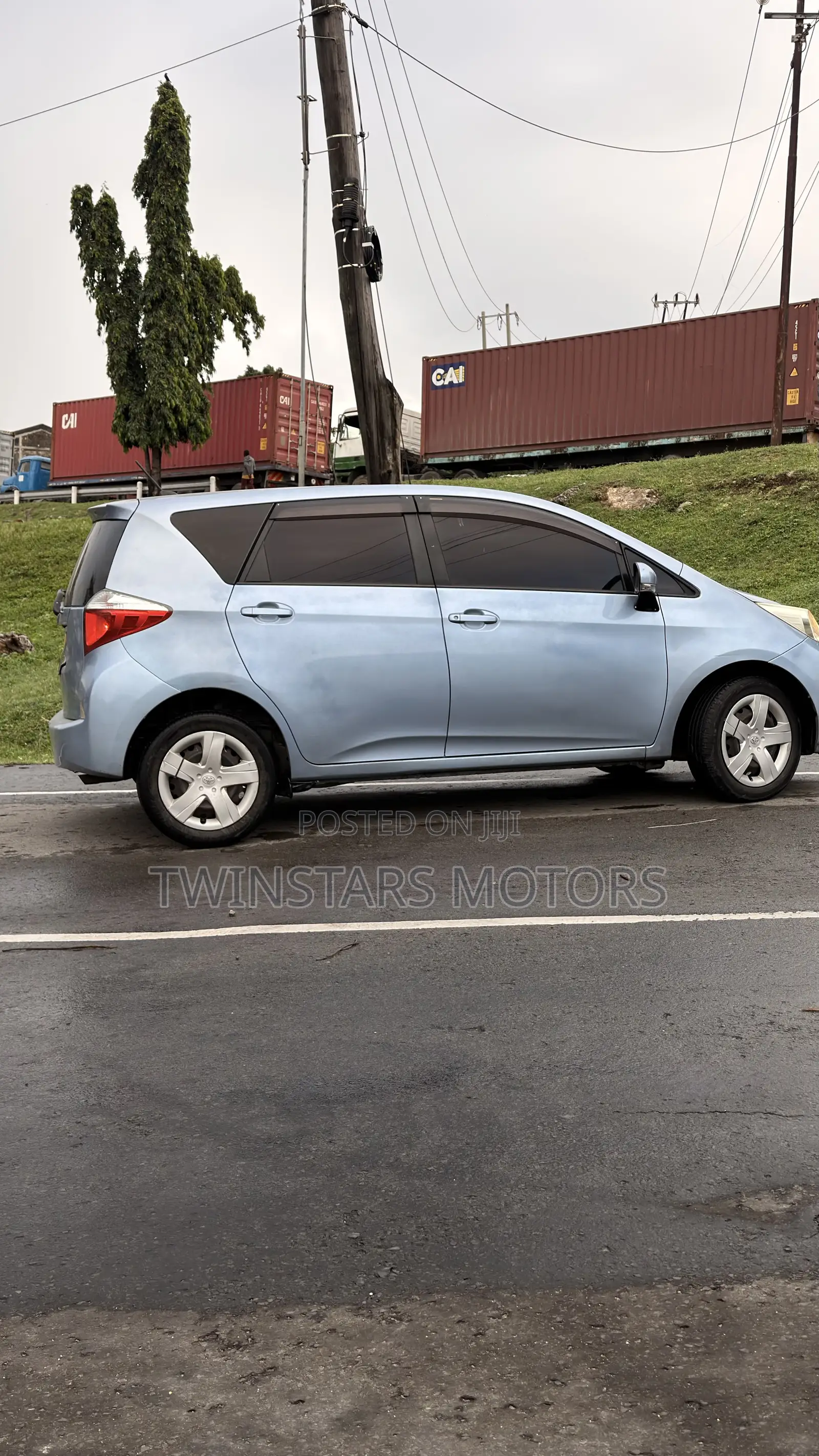 Toyota Ractis 1.3 FWD 2011 Blue