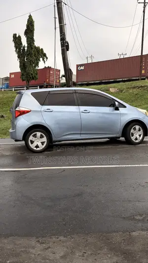 Toyota Ractis 1.3 FWD 2011 Blue