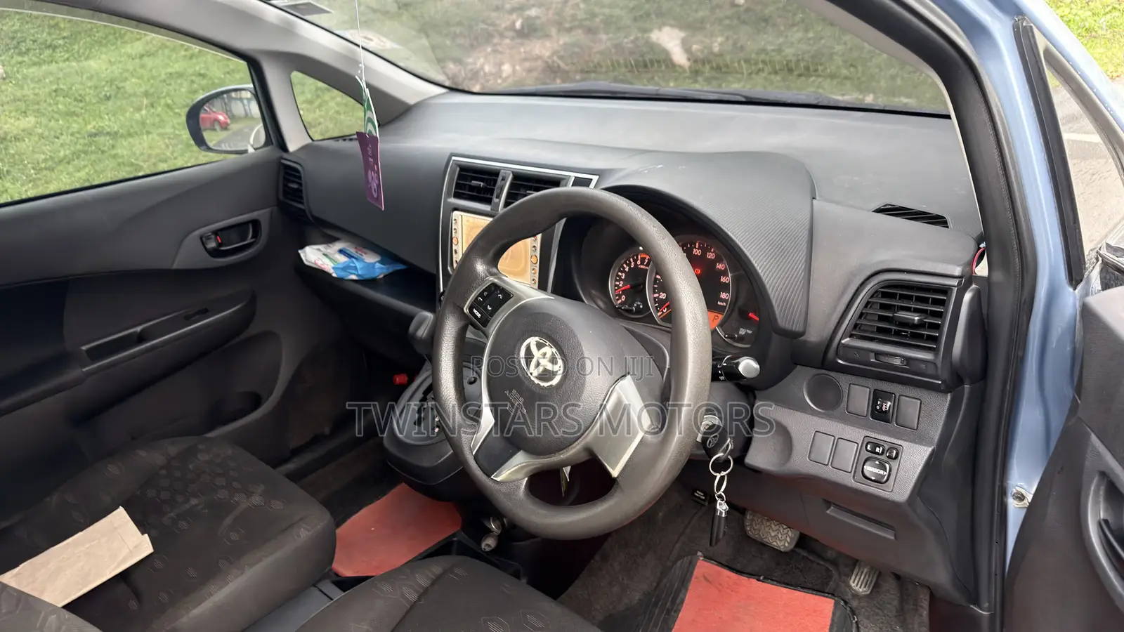 Toyota Ractis 1.3 FWD 2011 Blue