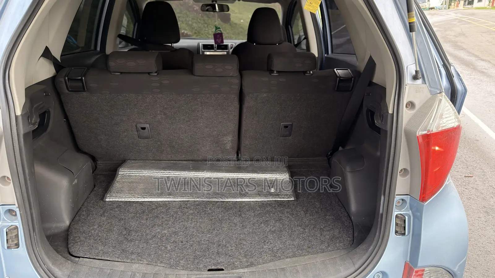Toyota Ractis 1.3 FWD 2011 Blue