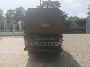 Ford B700 2017 Green