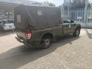 Ford B700 2017 Green