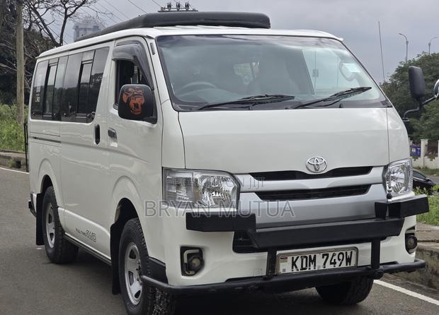 Toyota HiAce 2016 White