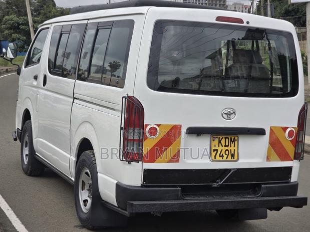 Toyota HiAce 2016 White - thumbnail 2