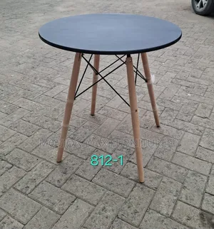 Round Eames Table