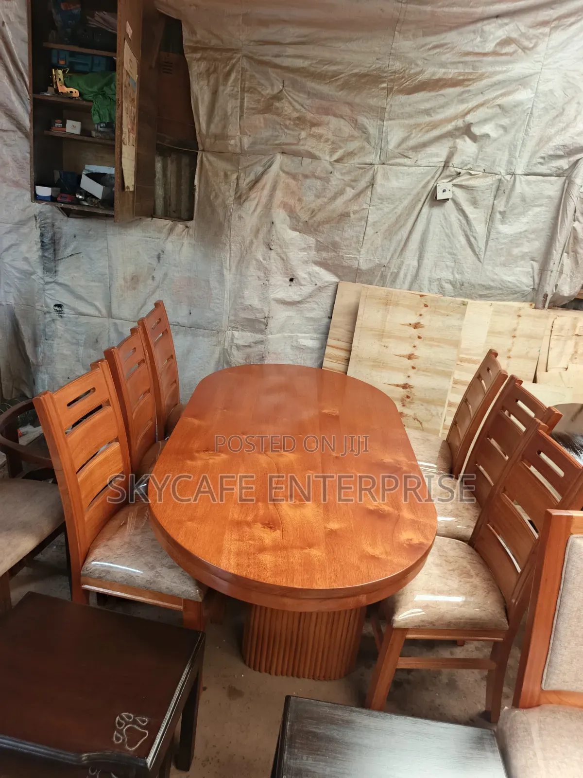 Mahogany Solid Oval 6 Seater Clear Vanished