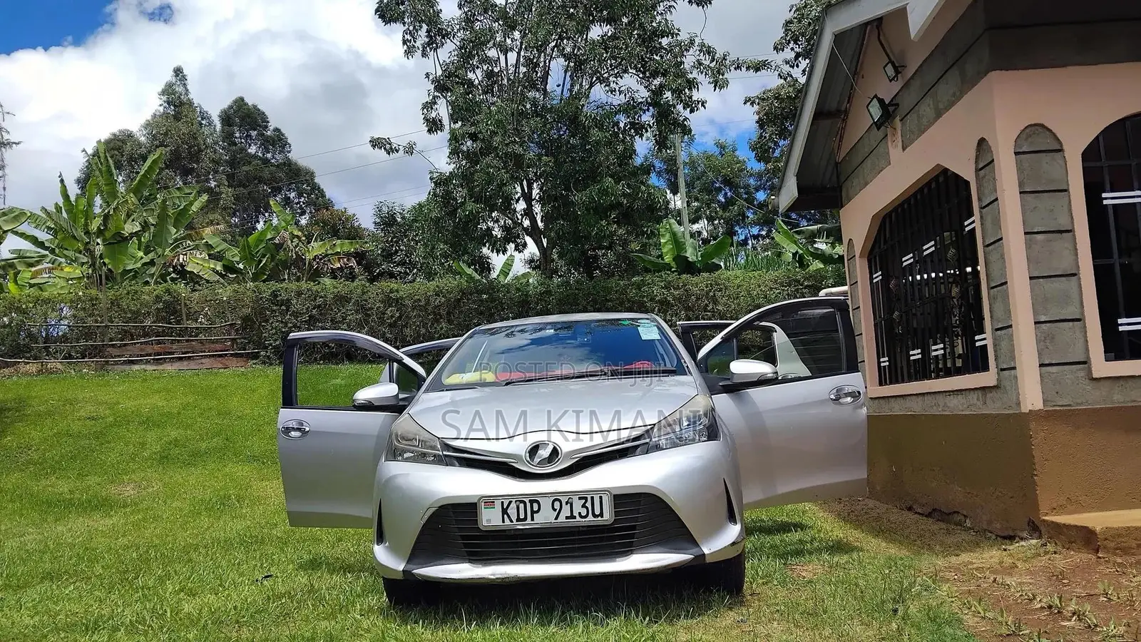 Toyota Vitz 2016 Silver