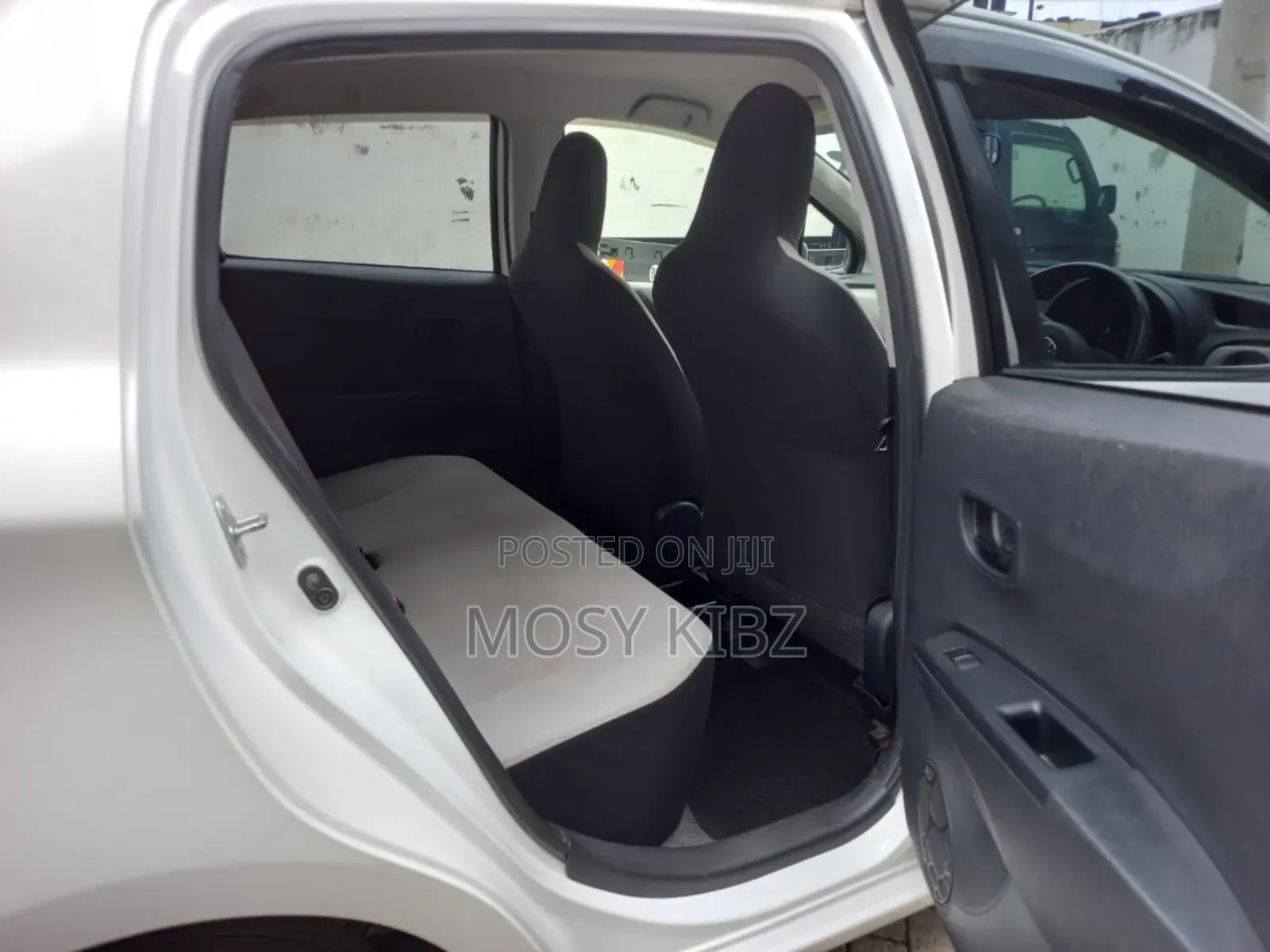 Toyota Vitz 2013 White