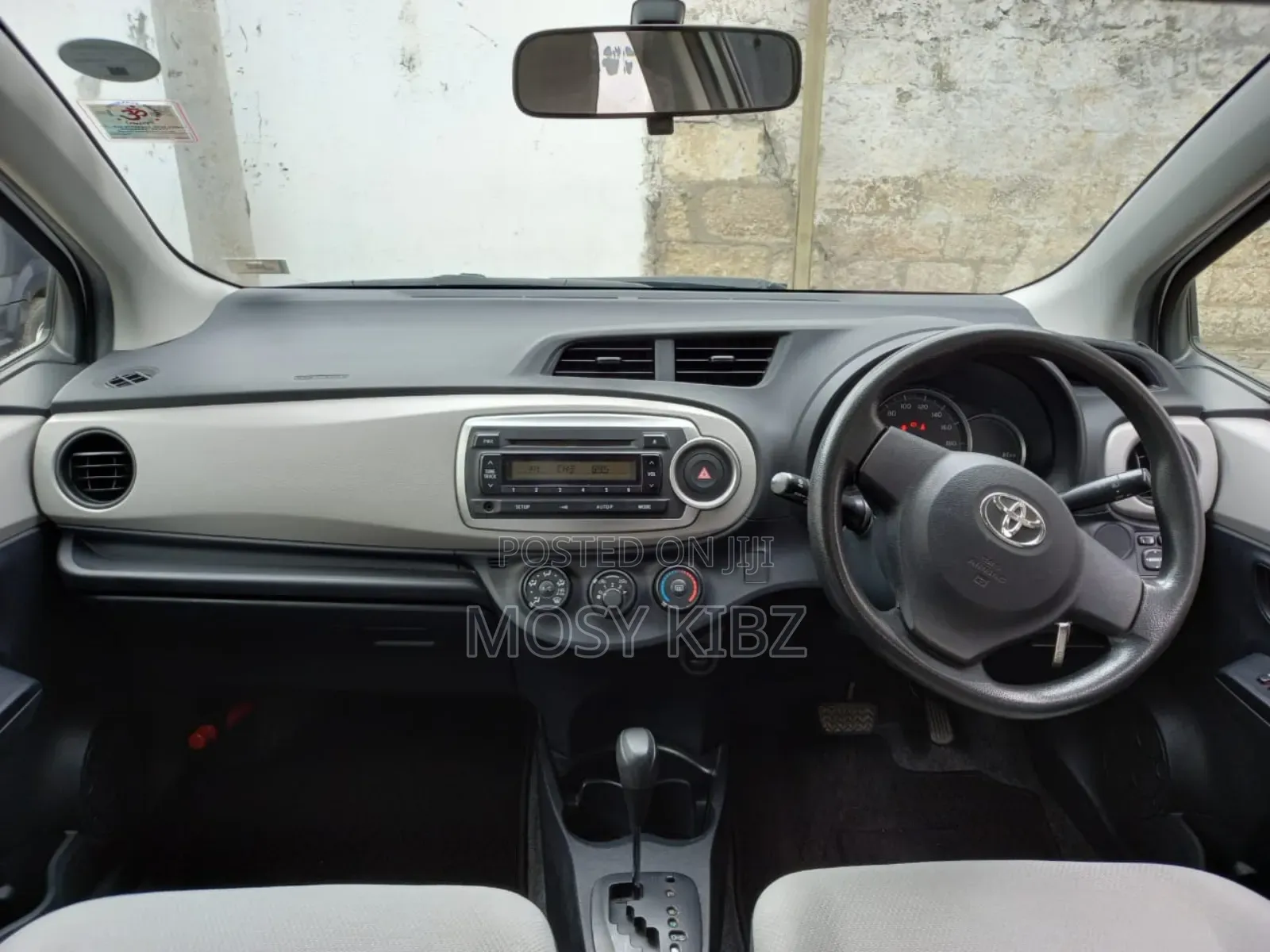 Toyota Vitz 2013 White