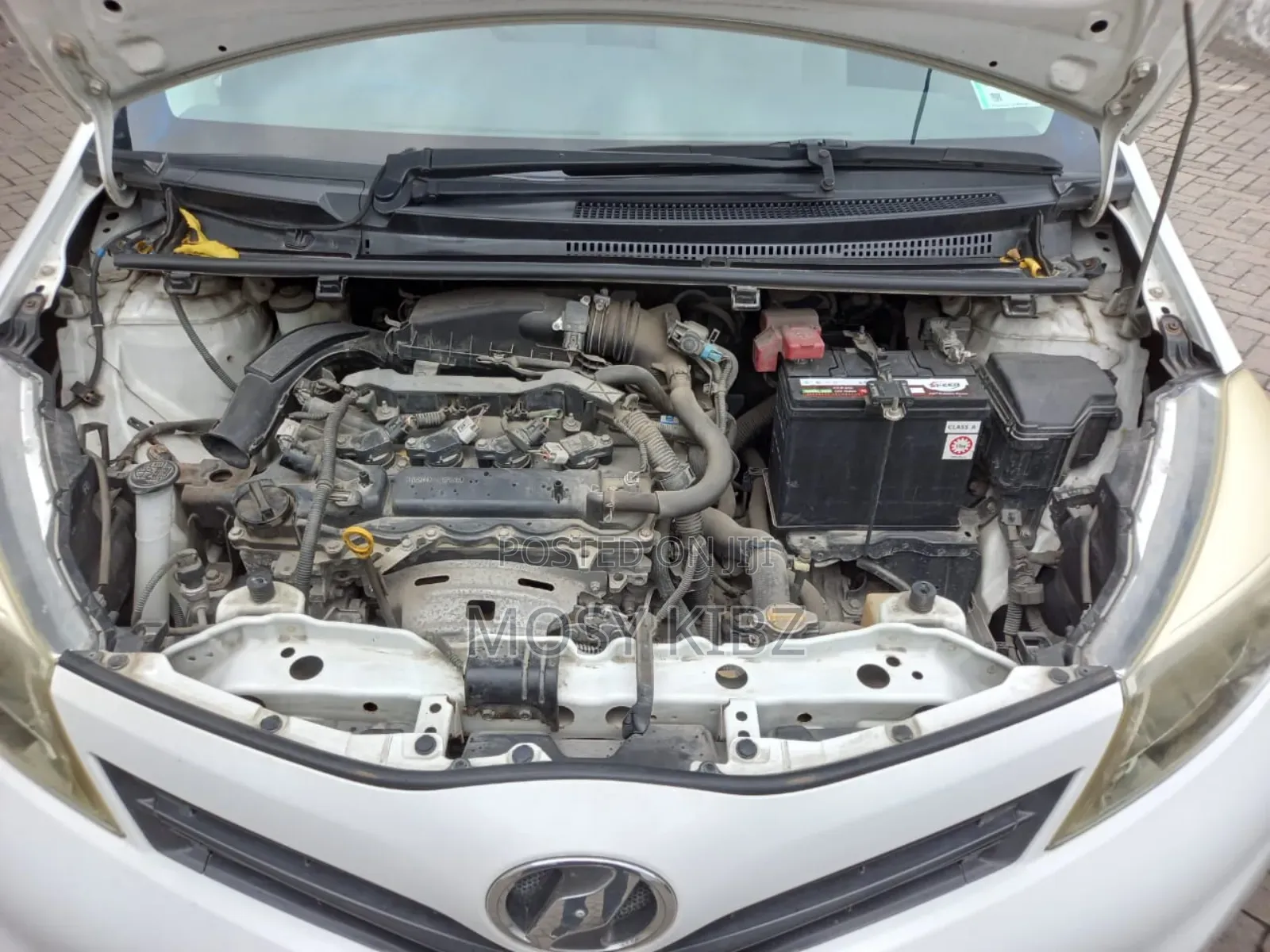 Toyota Vitz 2013 White