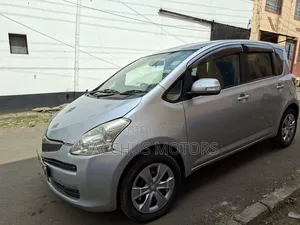Toyota Ractis 2009 Silver