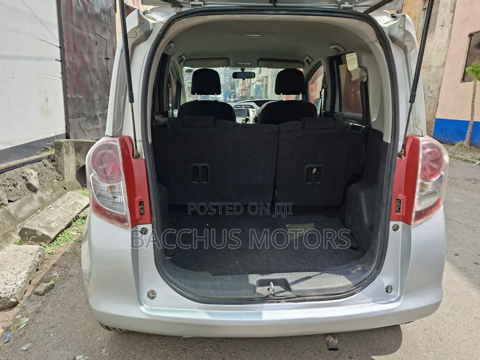 Toyota Ractis 2009 Silver
