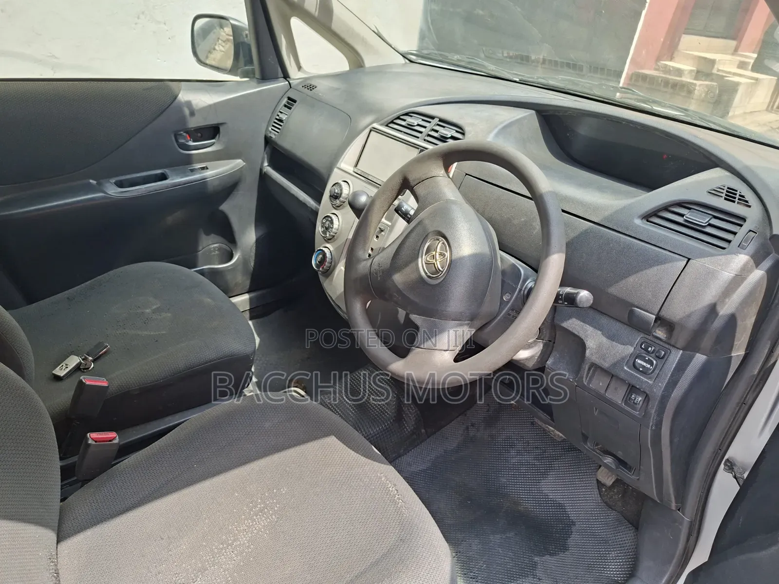 Toyota Ractis 2009 Silver